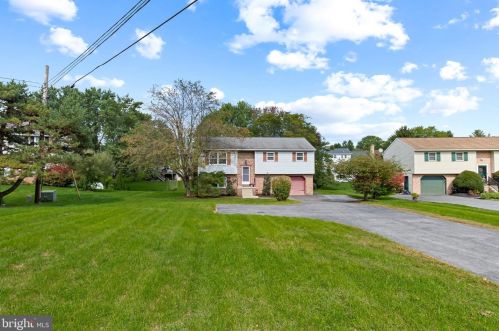 1389 Eden Rd, Lancaster, PA 17601-5010
