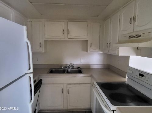 7541 47th Dr, Glendale AZ  85301-1594 exterior