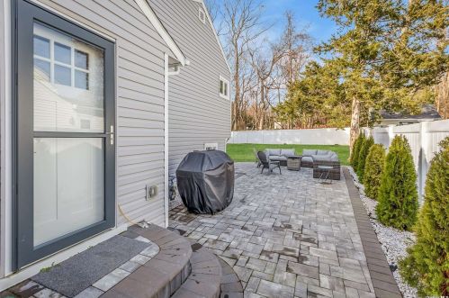 36 Wren Ct, Northport NY  11768-3344 exterior