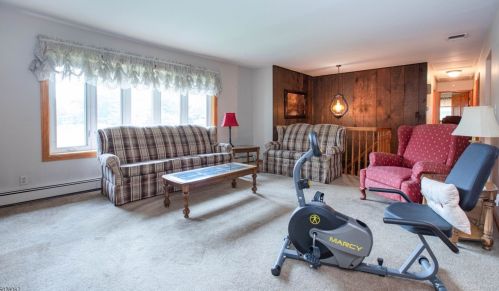 29 Forsgate Dr, Skyline Lakes, NJ 07456-2008