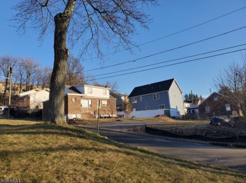 117 Hillcrest Ave, West Paterson, NJ 07424-3082