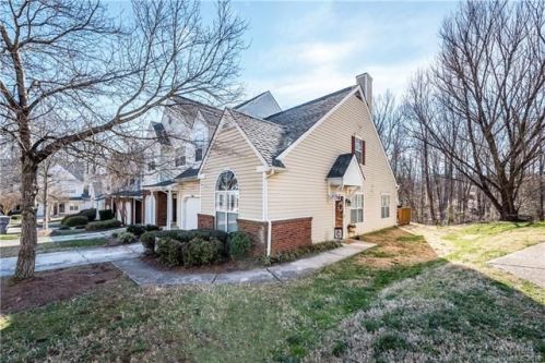 5900 Prescott Ct, Charlotte, NC 28269-1335