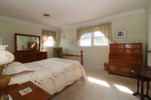 16 Gilbert Dr, Hyde Park NY  12538-2404 exterior