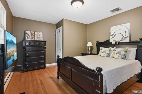 1 Springwood Ter, Kinnelon NJ  07405-2166 exterior