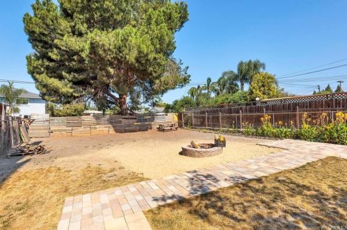 5551 Fullerton Ave, Buena Park CA  90621-1913 exterior