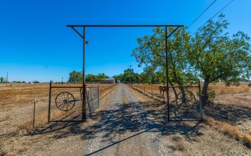 8200 Palladay Rd, Elverta, CA 95626-9623