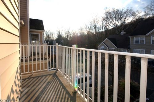 16 Springholm Dr, Berkeley Heights NJ  07922-2700 exterior