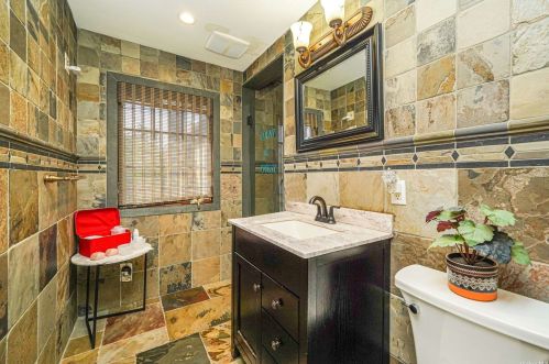 250 Bixley Heath, Lynbrook NY  11563-3138 exterior