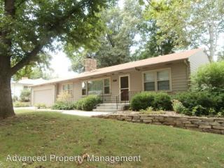 715 Elling Dr, Manhattan KS  66502-3635 exterior