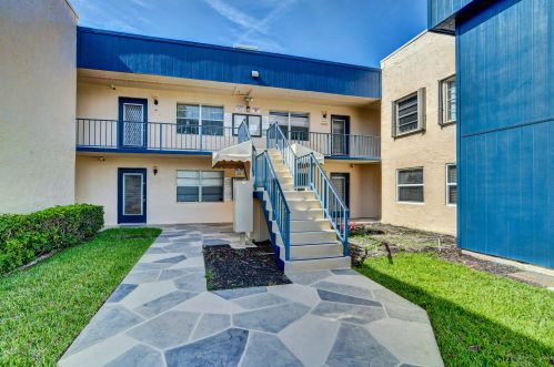 181 Flanders D, Delray Beach FL  33484-5262 exterior