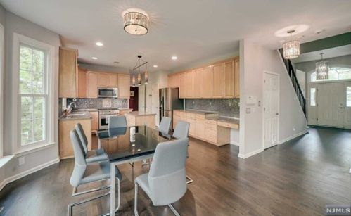 44 Hunters Run, Oakland NJ  07436-2344 exterior