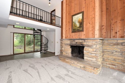 5470 Overlook Dr, Waukesha, WI 53146-4327