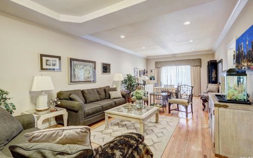 127 Cinnamon Ct, Huntington Station NY  11747-8711 exterior