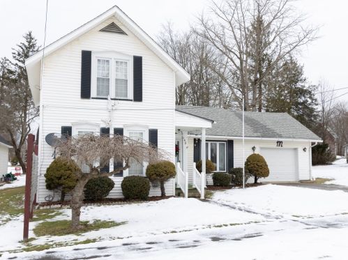 148 3rd St, Pleasantville, PA 16341-2314