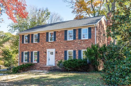 700 Winterberry Dr, Fredericksburg VA  22405-2056 exterior
