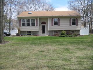 25 Hagerman Ave, Gordon Heights, NY 11763-2141