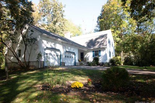 28 Round Hill Rd, Colchester, CT 06420-3850