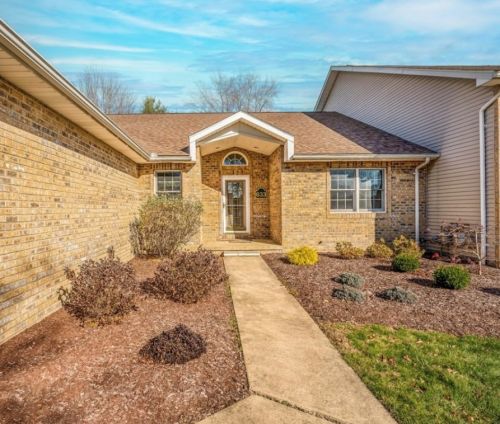 633 Chesapeake Ct, Hermitage, PA 16148-3793