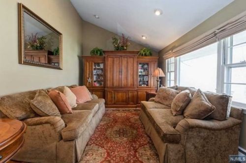 102 Pawnee Ave, Oakland NJ  07436-3724 exterior