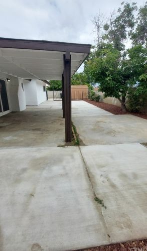 711 Montrose St, Rialto CA  92376-7820 exterior