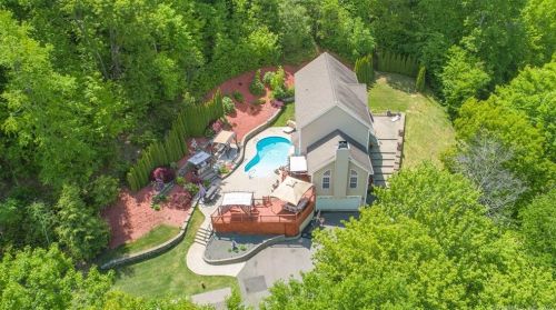 53 Crystal Brook Rd, Waterbury, CT 06716-1343