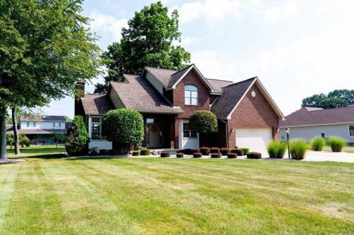304 Hearthstone Dr, New Castle, PA 16105-1372