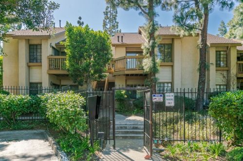 16211 Downey Ave, Paramount CA  90723-5593 exterior