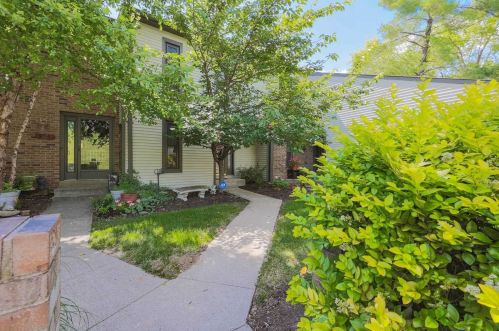 906 Dry Valley Ct, Covington, KY 41017-3610
