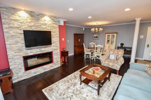 1906 Shorewood Blvd, Milwaukee WI  53211-2500 exterior