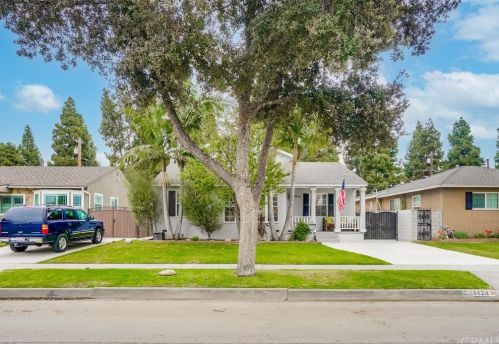 4824 Fidler Ave, Long Beach, CA 90808-1125