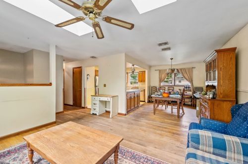 344 Dupont Ave, Hopatcong, NJ 07843-1762