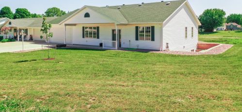 211 7th St, Pine Island, MN 55963-4502