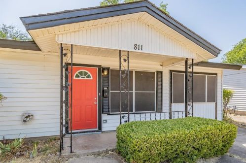 811 Milam Dr, Euless, TX 76039-3206