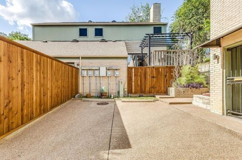 2615 Mccart Ave, Fort Worth TX  76110-2230 exterior