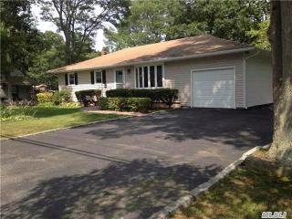133 Avenue A, Holbrook, NY 11741-1433
