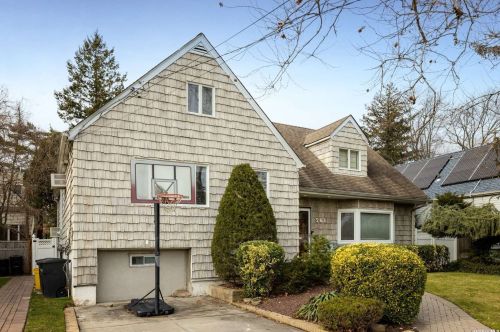 563 Saddle Ridge Rd, Woodsburgh, NY 11598-1551