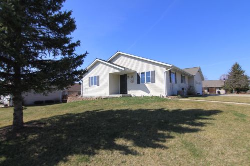 210 Whisper Ln, Kewaskum, WI 53040-9343