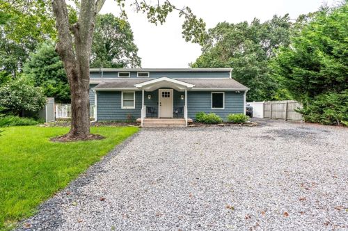 19 Heather Dr, Center Moriches, NY 11934-3103