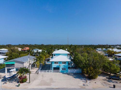 16 Corrine Pl, Key Largo FL 33037-4203 exterior