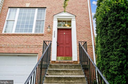 2550 Oak Tree Ln, Woodbridge, VA 22191-6008