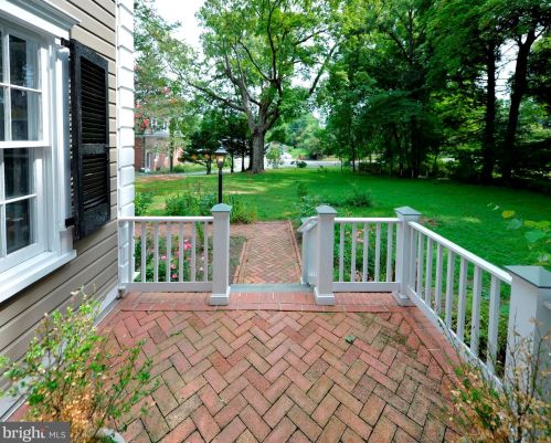 100 Colonial Hwy, Hamilton VA  20158-9012 exterior