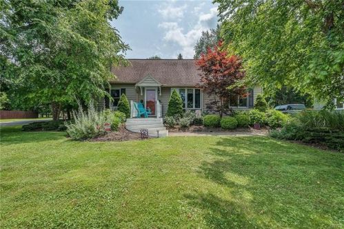 201 Sherwood Dr, Split Rock, NY 13031-2316