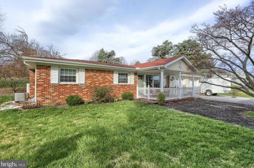 5 Sgrignoli Ln, West Enola, PA 17025-2940