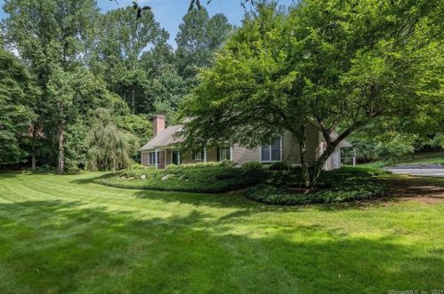 15 Primrose Ledge, Essex, CT 06426-1375