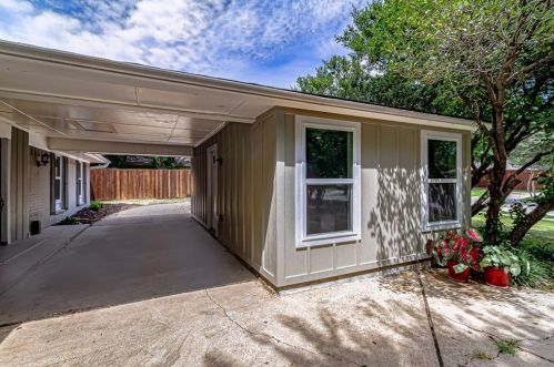 805 Valley Creek Dr, Plano TX  75075-8123 exterior
