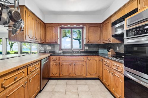 13328 Lakewood Dr, Thiensville WI  53097-2409 exterior