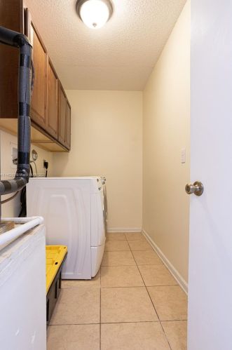 3136 176 Ter, Hollywood FL 33029-5556 exterior