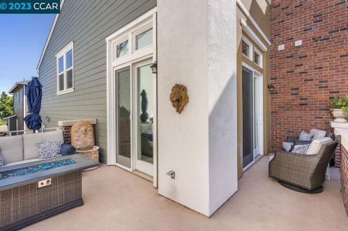 296 1 St, Benicia CA 94510-3553 exterior