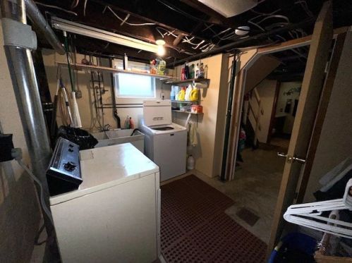 4012 Davis Ave, Whitaker PA  15120-3424 exterior