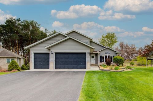 2843 Carver Park Cir, Saint Paul, MN 55125-2789